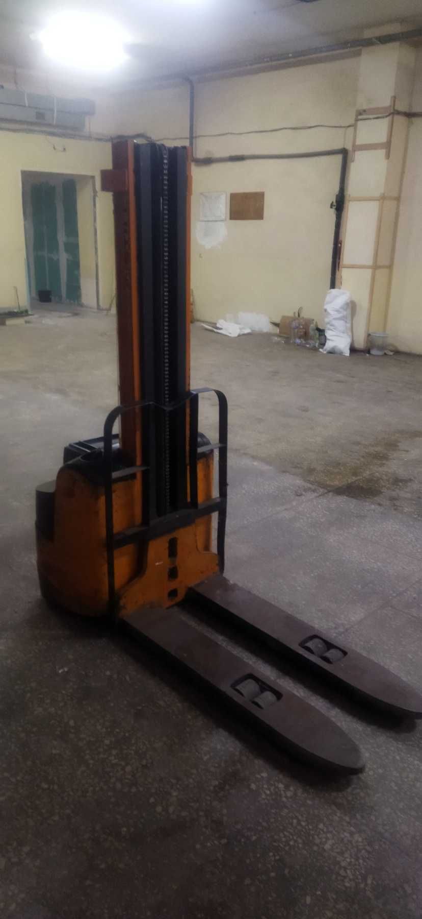 Продам Штабелер Still EGV 12.,