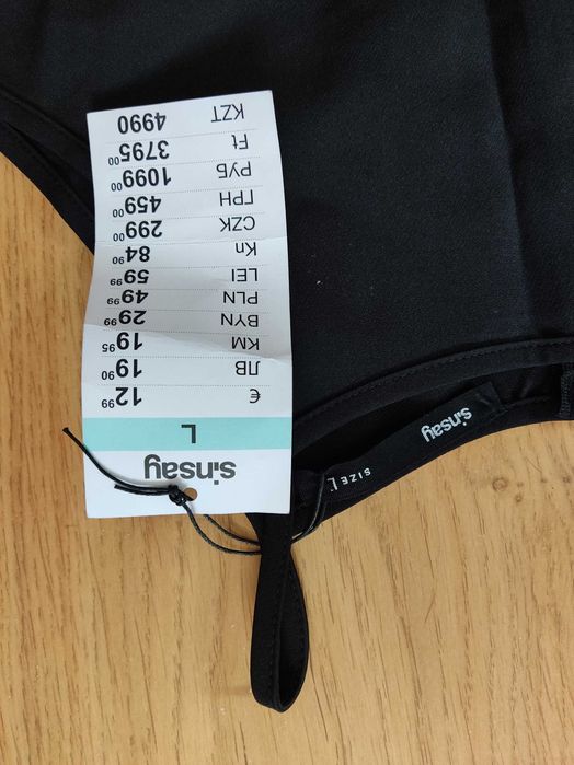 Czarna krótka sukienka na ramiączkach Sinsay