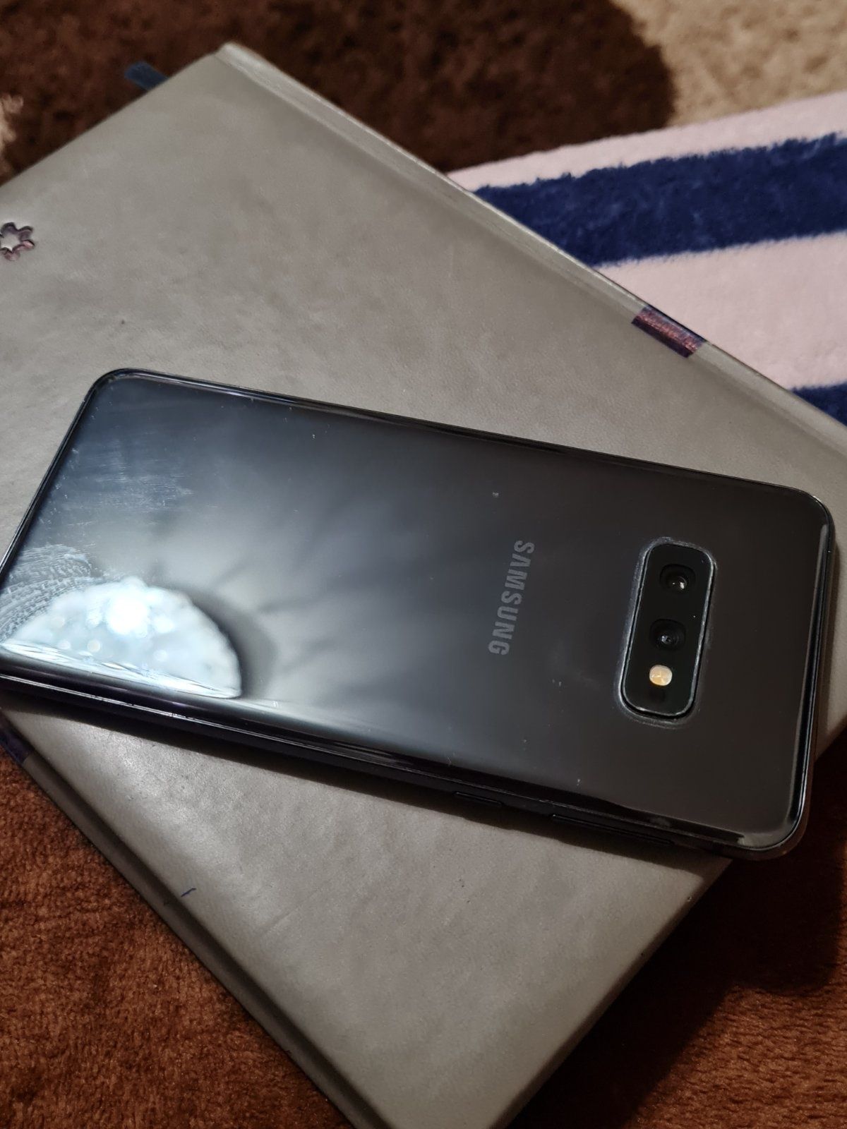 Продам samsung s10e black 6/128