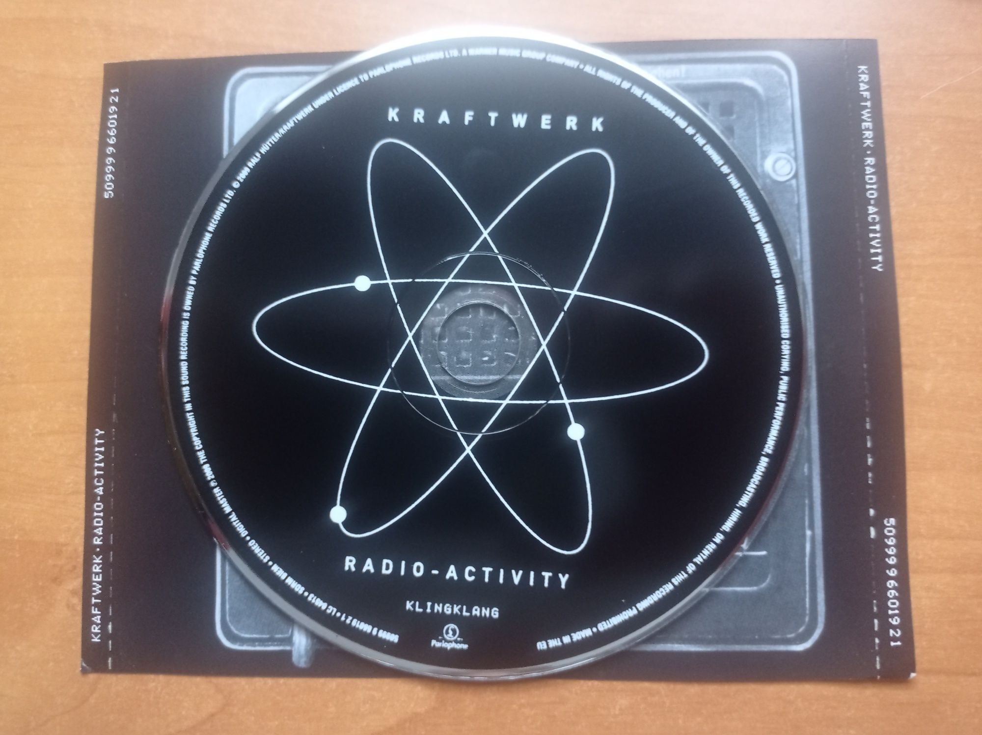 Kraftwerk - Radio-Activity