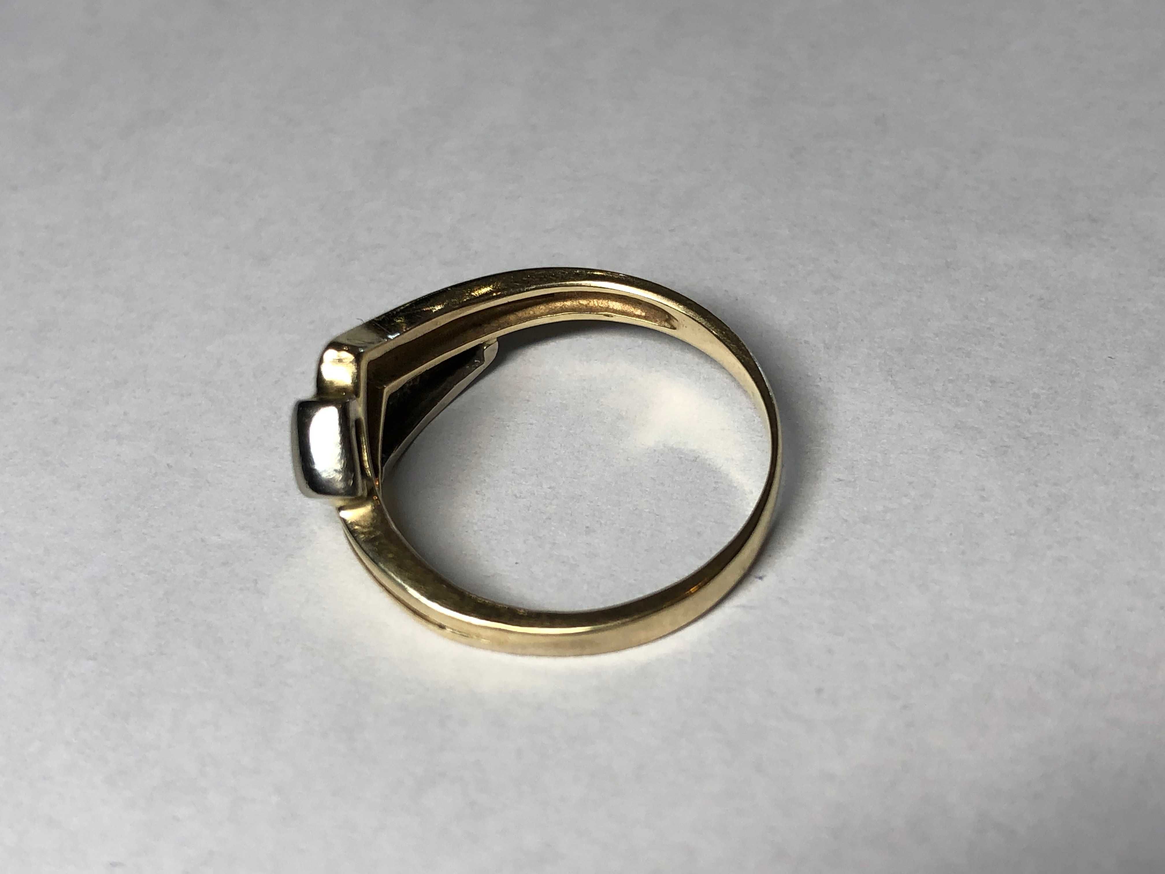 Złoty pierścionek 14kt (585) 2,6 gram rozmiar 14