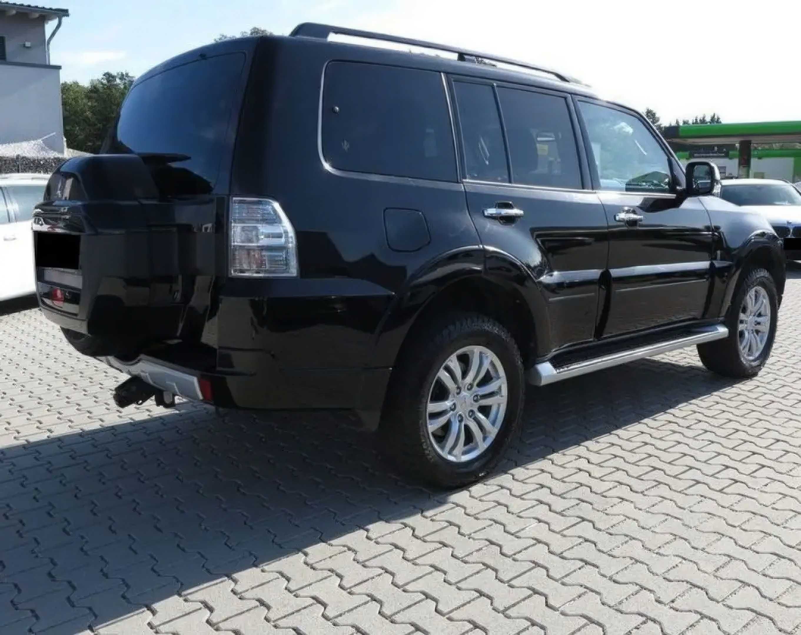 2018 Mitsubishi Pajero