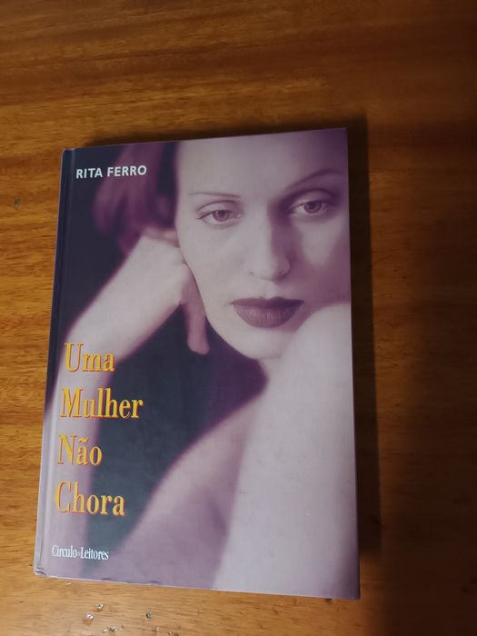 Livro de Rita Ferro Uma Mulher Não Chora