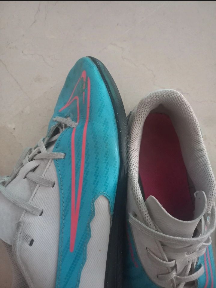 Ténis futsal NIKE tamanho 38