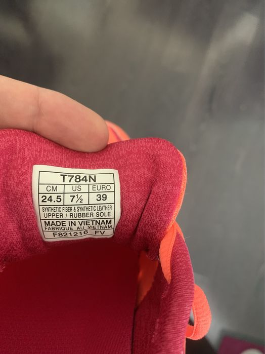 Кросівки жіночі asics, 39 розмір, маломірні
