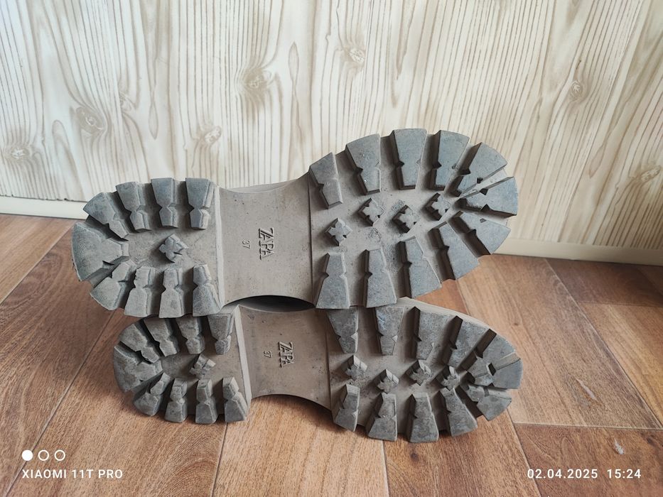 Продам замшевые ботинки Zara