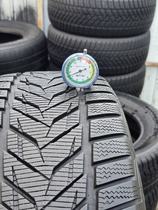 225 40 R18 vredstein