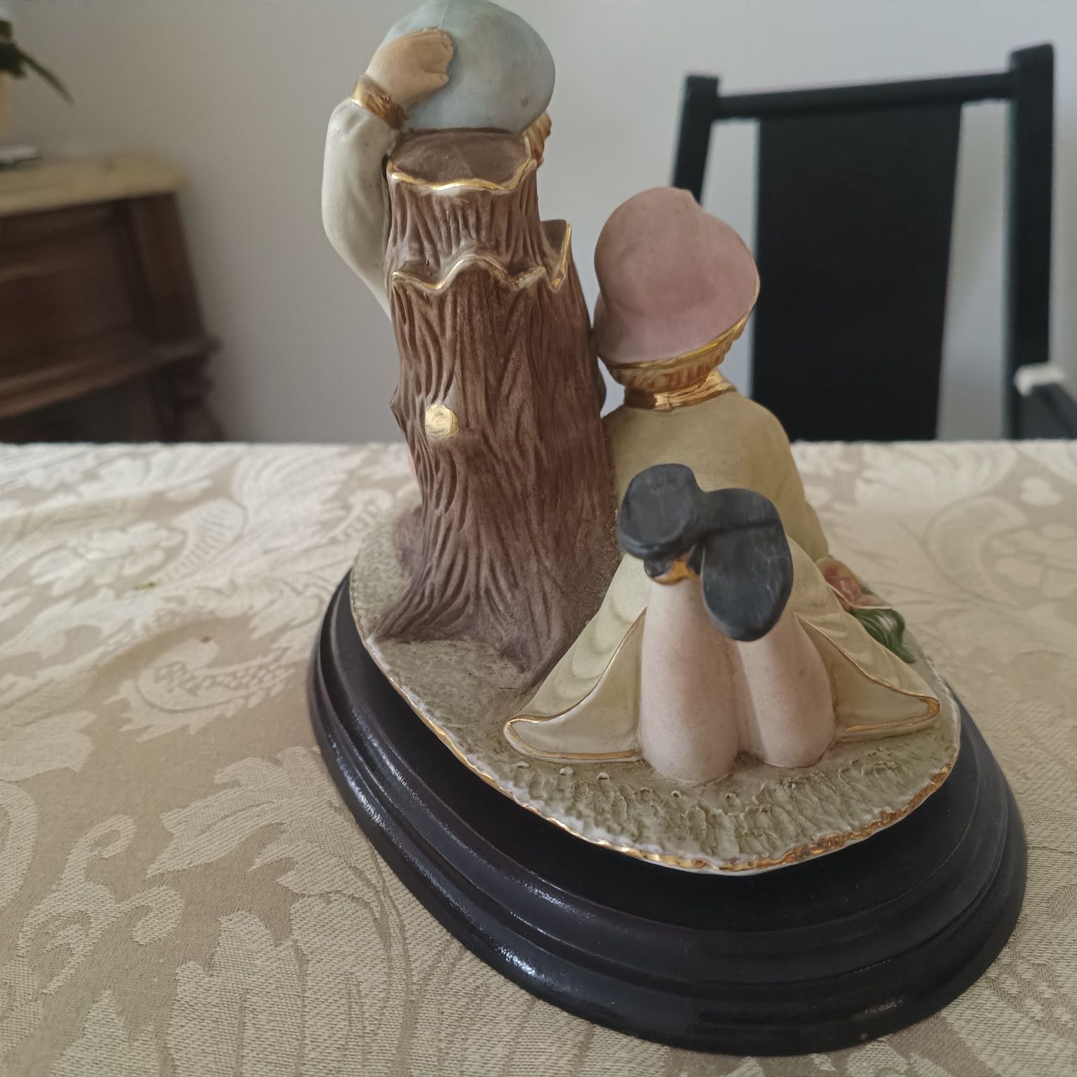Estátua porcelana impecável