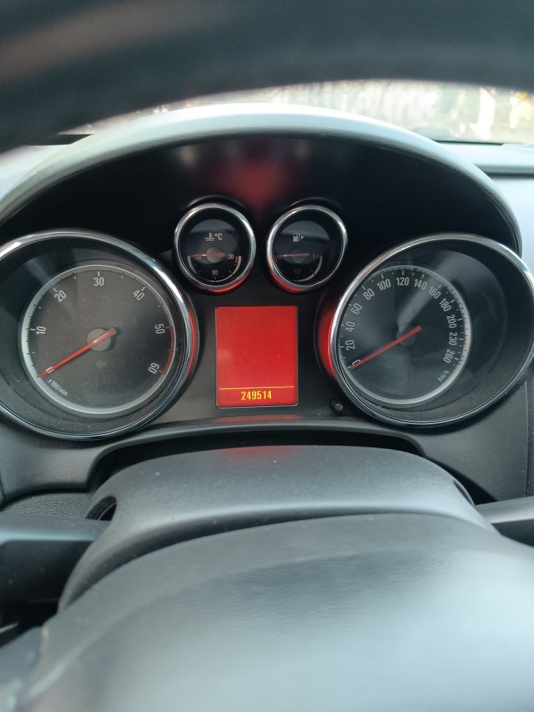 Opel Astra 1.7 CDTI 2011 – 6-biegów, klima, tempomat