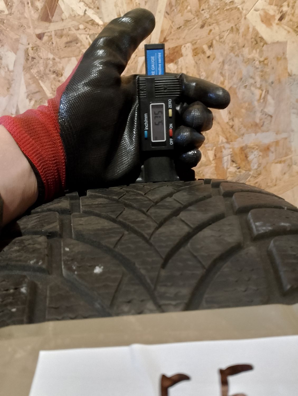 Шини Goodyear UltraGrip Ice 2 235/55 R17 103T XL Б/У 5,5 мм