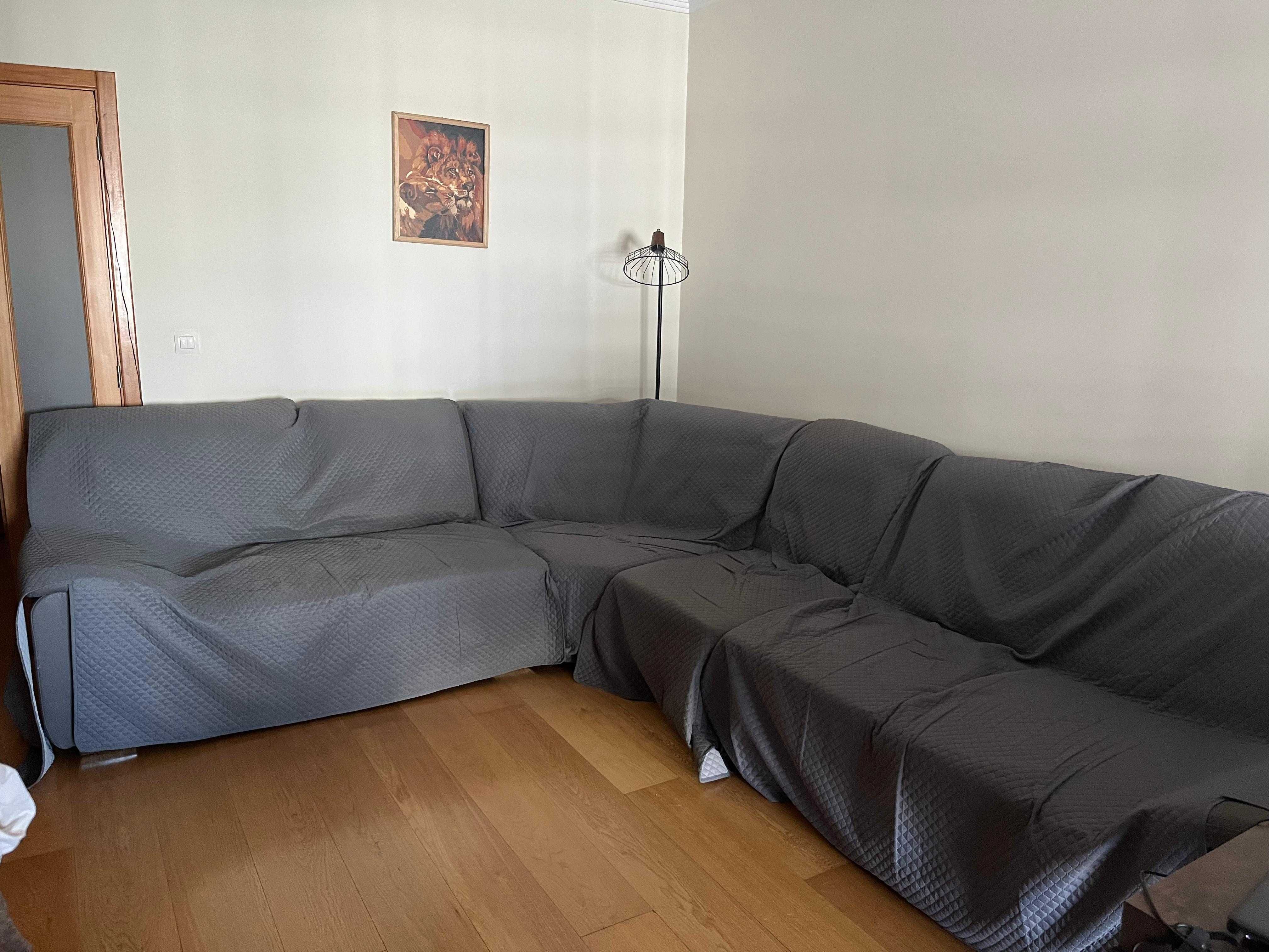Sofá espaçoso em L de 7 lugares