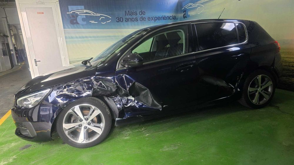 Peugeot 308 1.2 PureTech Allure - Salvado