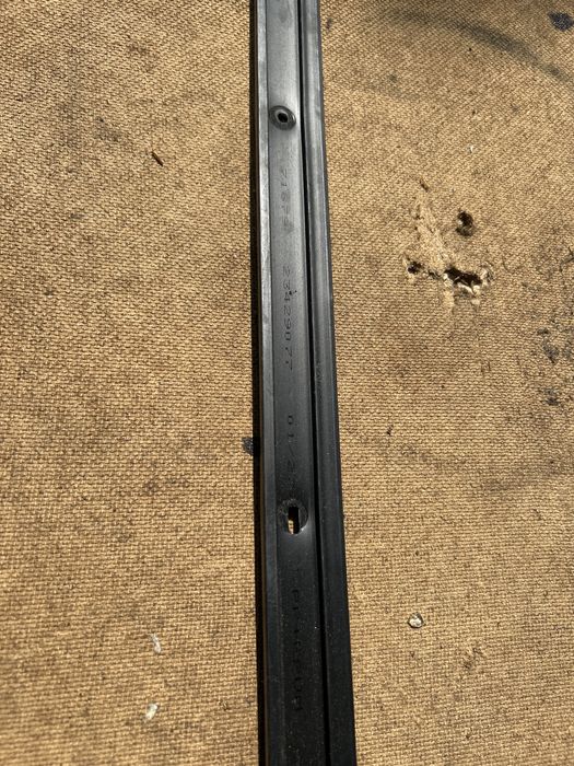 Chevrolet corvette c8 element dachu listwa mocująca oporowa