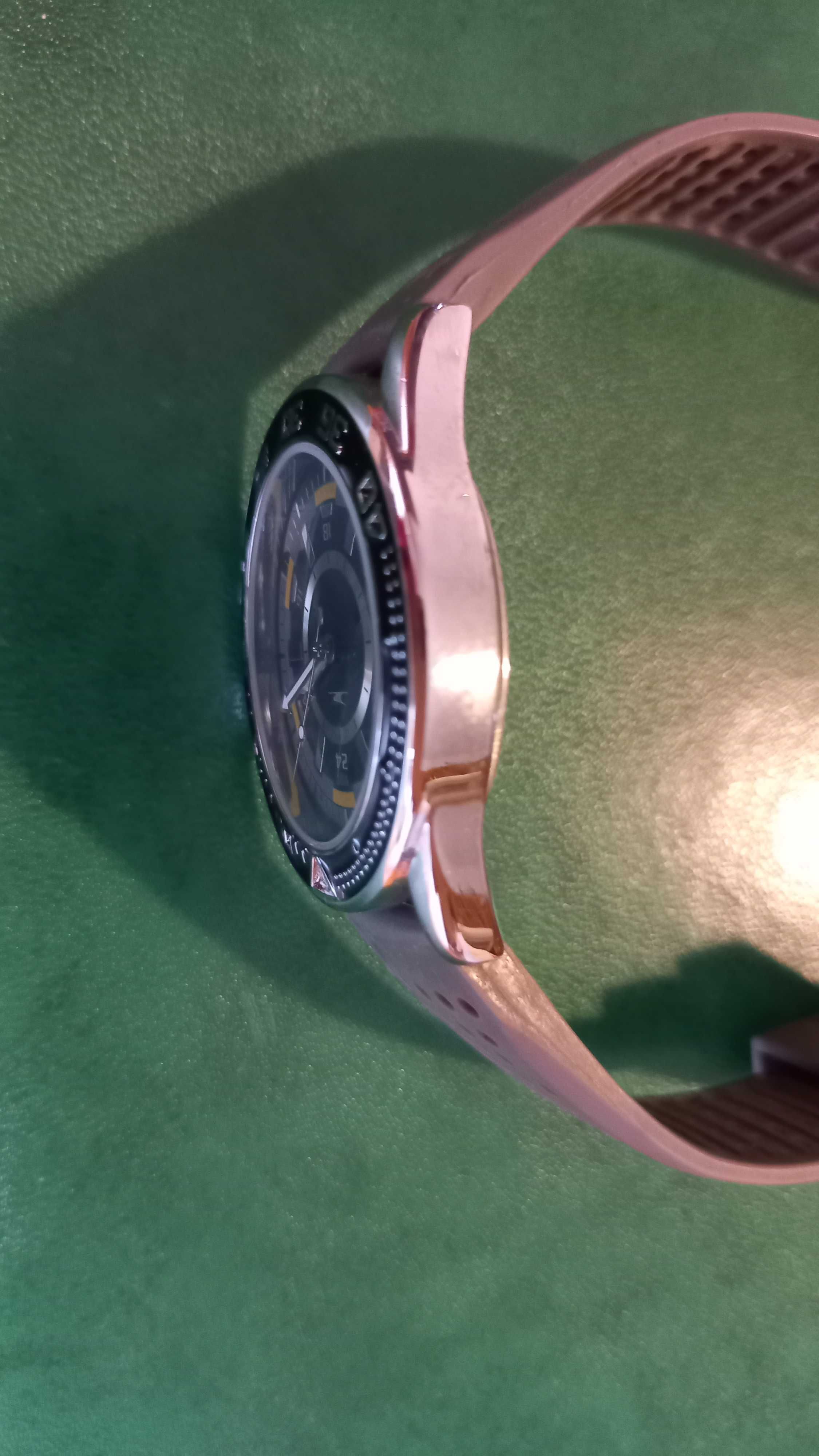 Męski niemiecki zegarek analogowo-kwarcowy