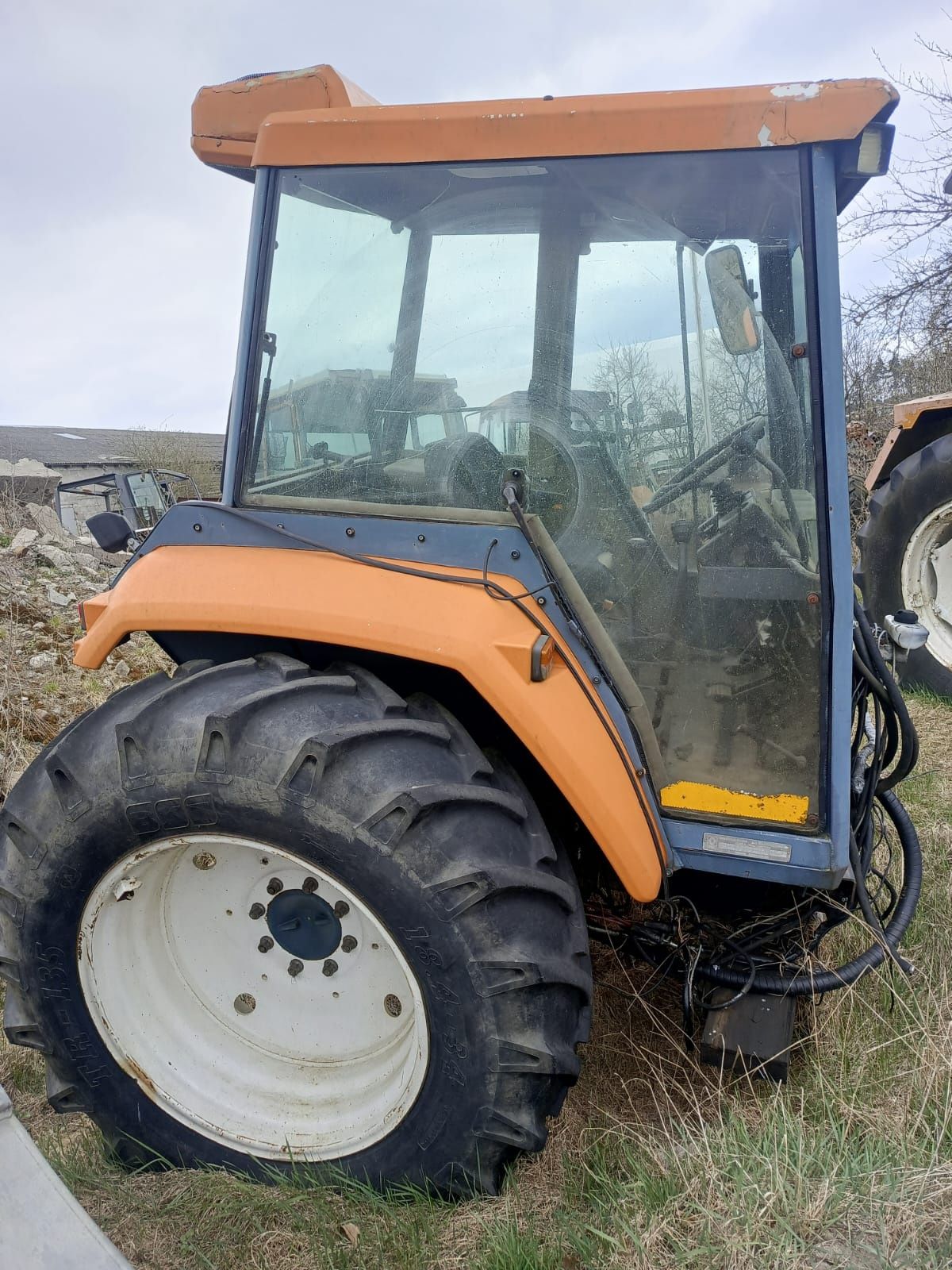 Kabina Do ciągnika Renault 103.54/ 103.14 / 95.14  itp
