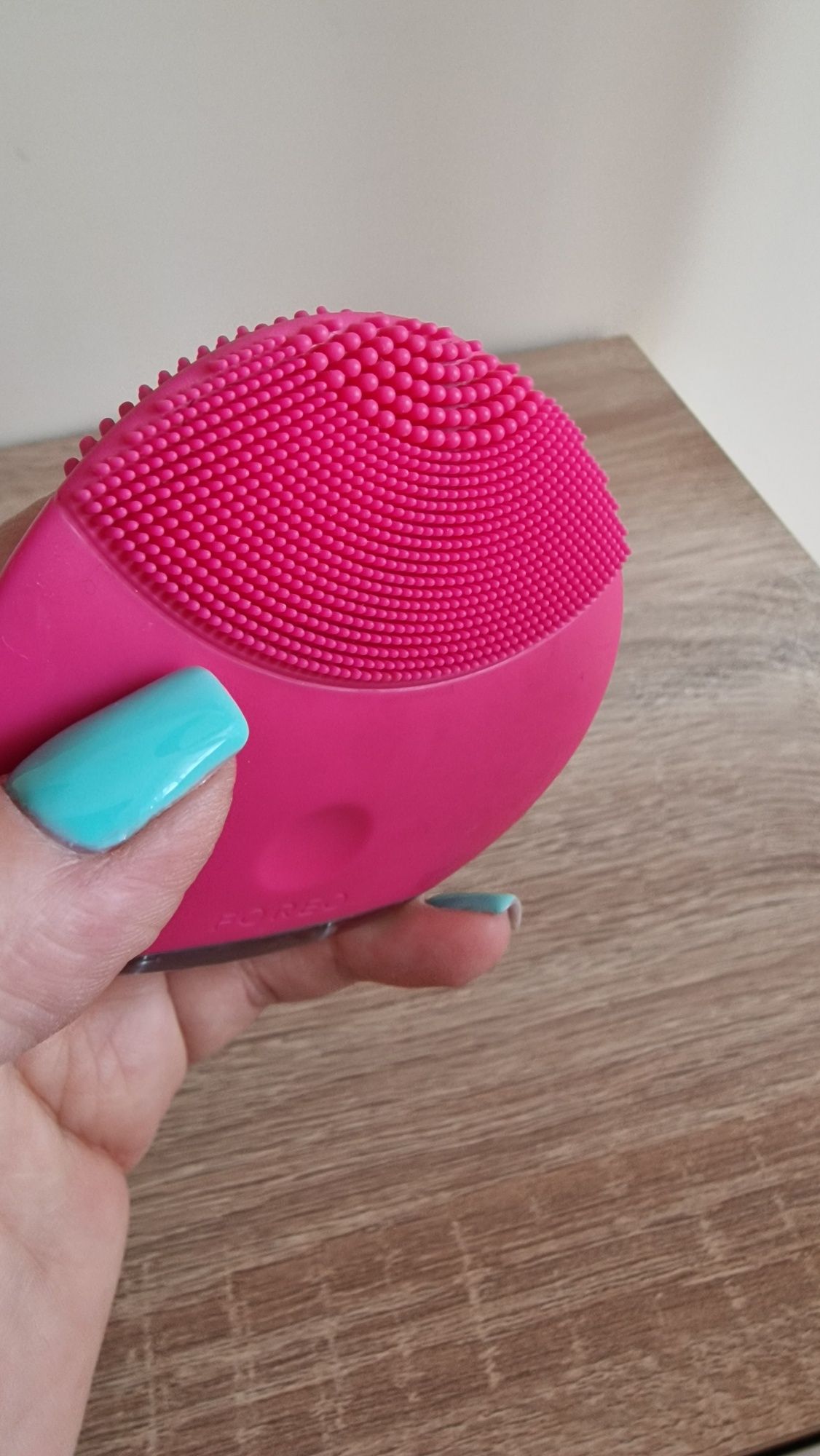 Szczotka do oczyszczania twarzy Foreo Luna mini