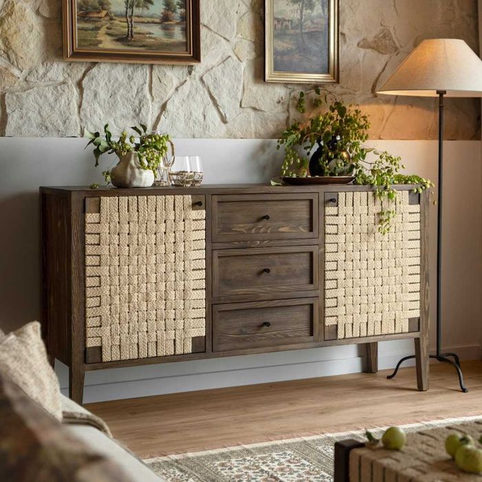 Komoda drewniana z plecionką jutową w stylu farmhouse,  retro