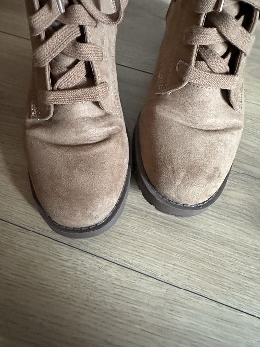 Zamszowe botki karmelowe ciemny beż brązowe koreczek sznurowane