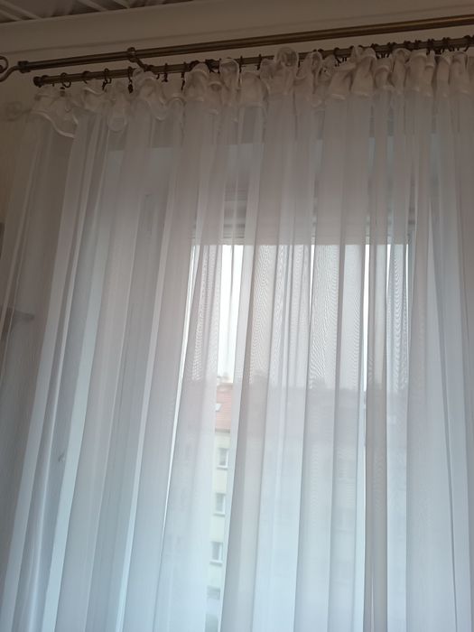 Firana biała z gipura i falbaną