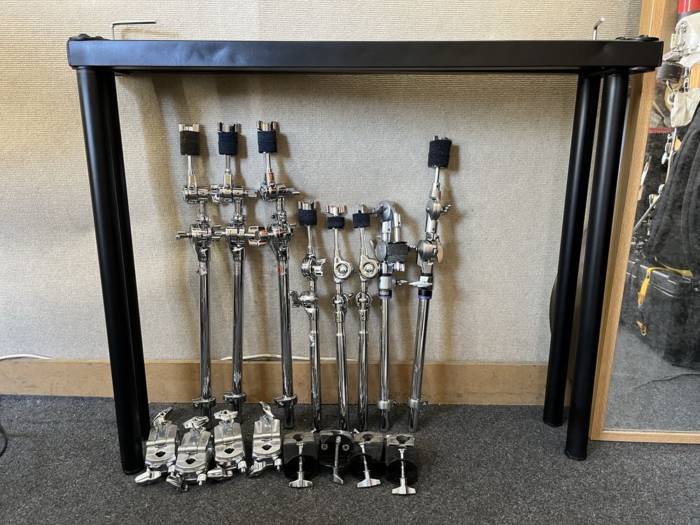 Rack de bateria com oito suportes para prato.