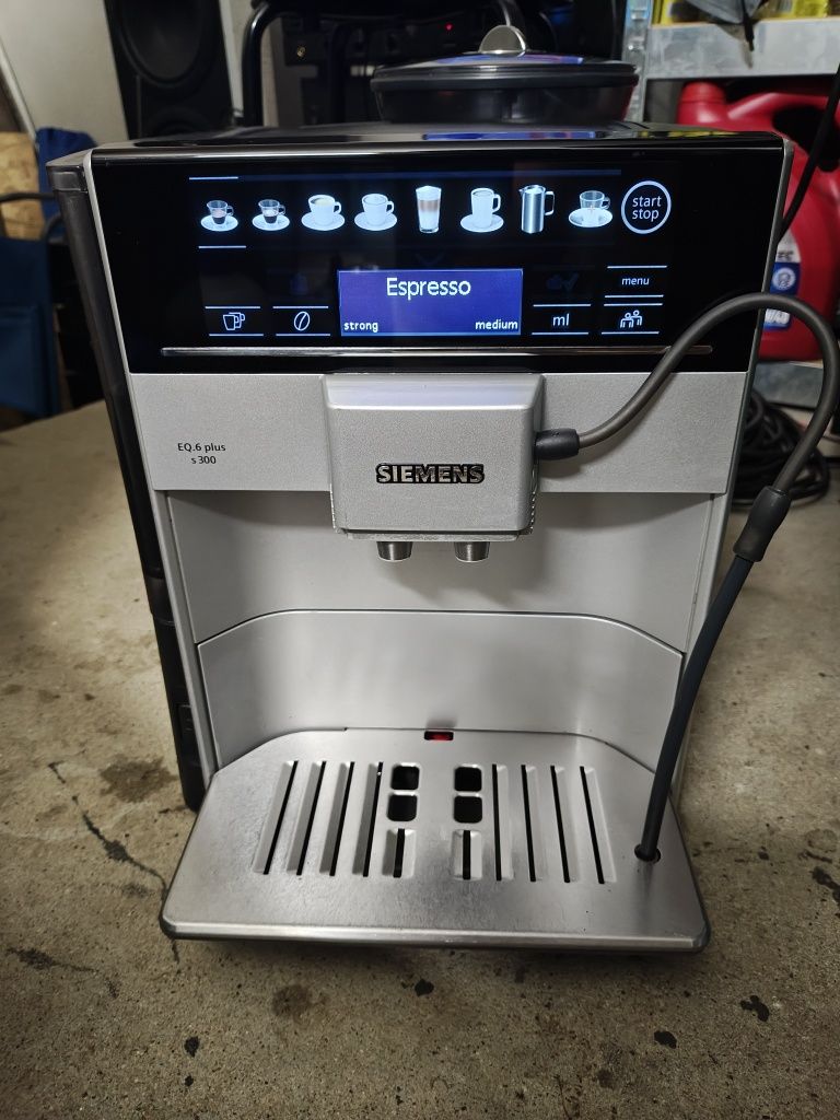 Ekspres do kawy SIEMENS EQ6 z systemem mleka