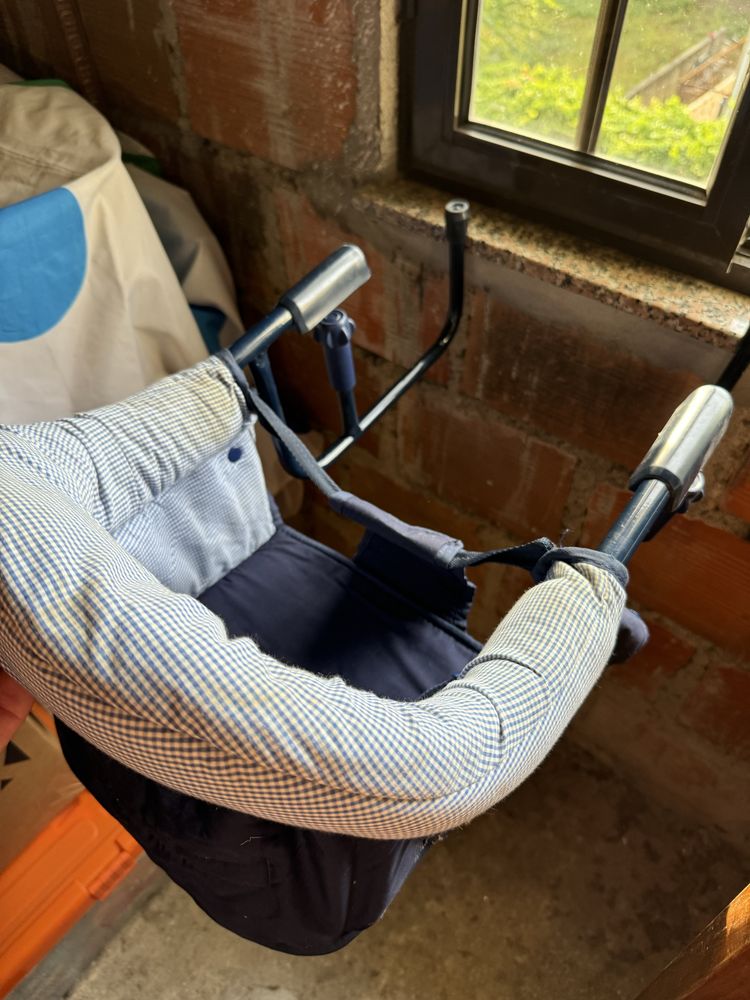 Suporte de mesa para criança