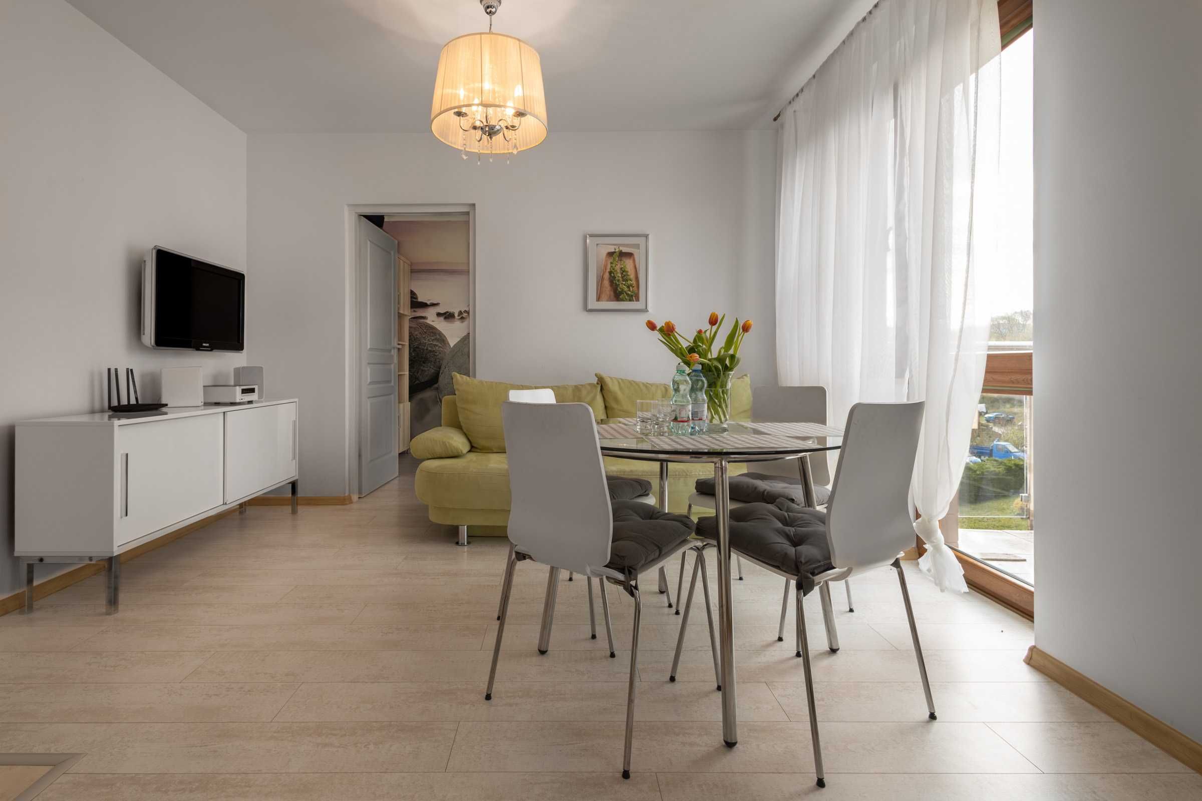 Apartament z 1 sypialnią, aneks z salonem, łazienka + garaż