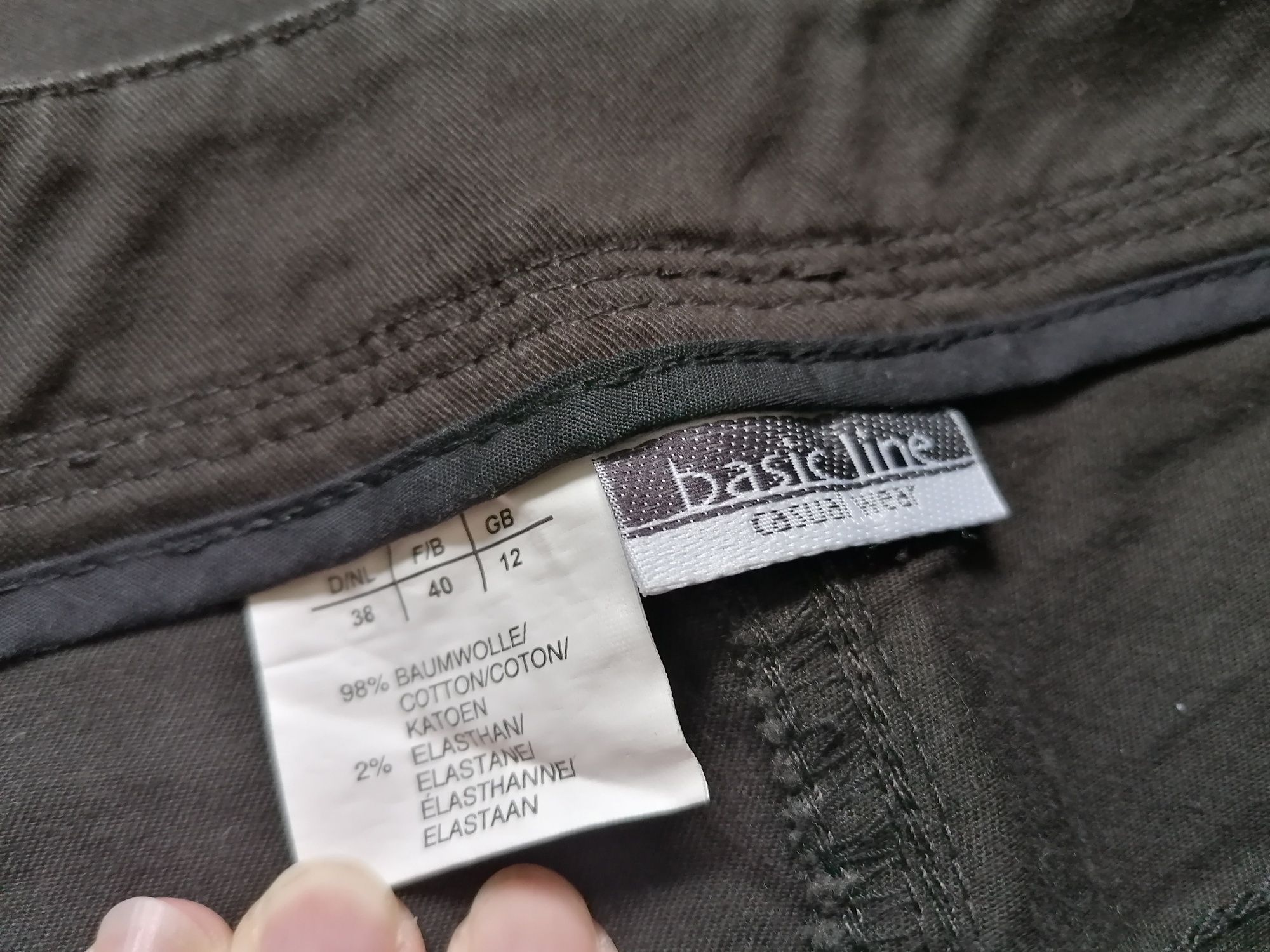 Spodnie firmy Basic line casual Wear