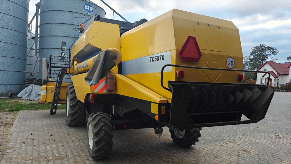 Kombajn Zbożowy New Holland TC 5070