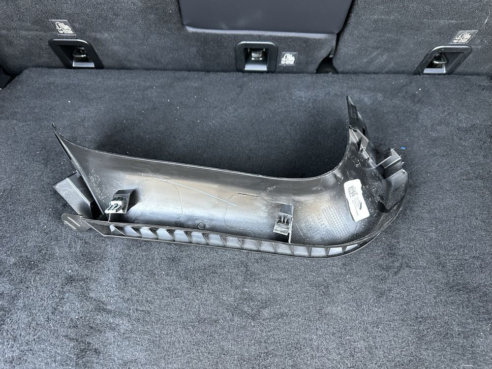 Обшивка дверей багажника Chevrolet Equinox 84445048