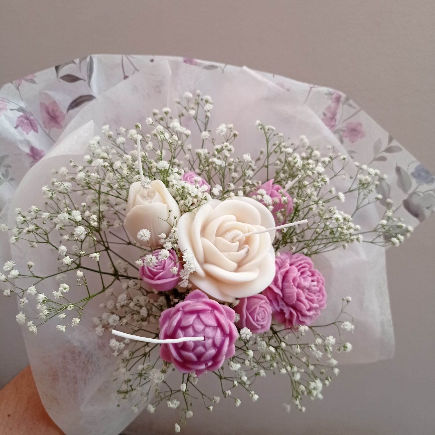Ramo de flores feito de velas de cera
