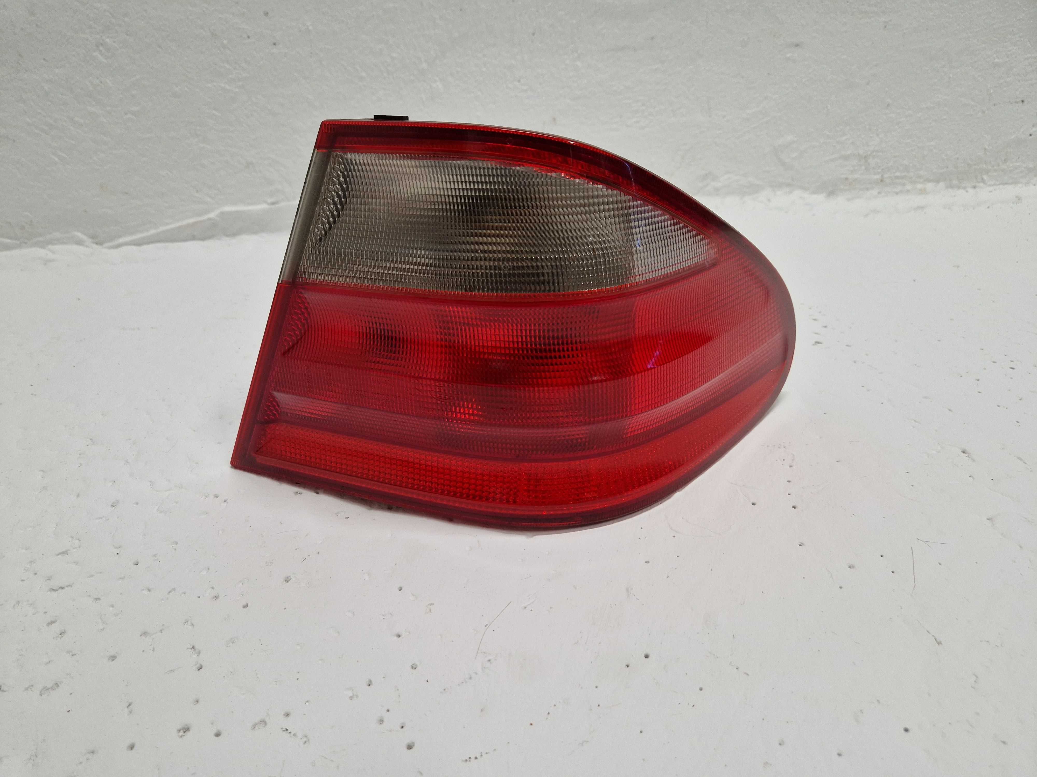 Kompletna Tylna Tył Prawa Lampa Mercedes CLK W208 Europa Oryginał