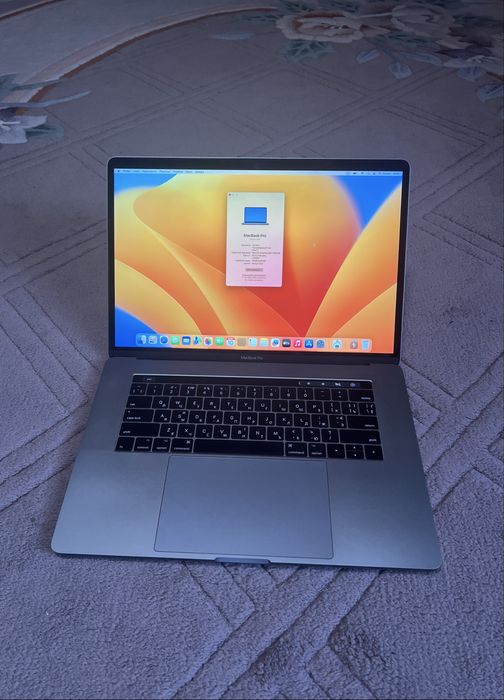Macbook pro 15 2017(2018)  Quad core i7 / 16/256gb / Amd pro 555x