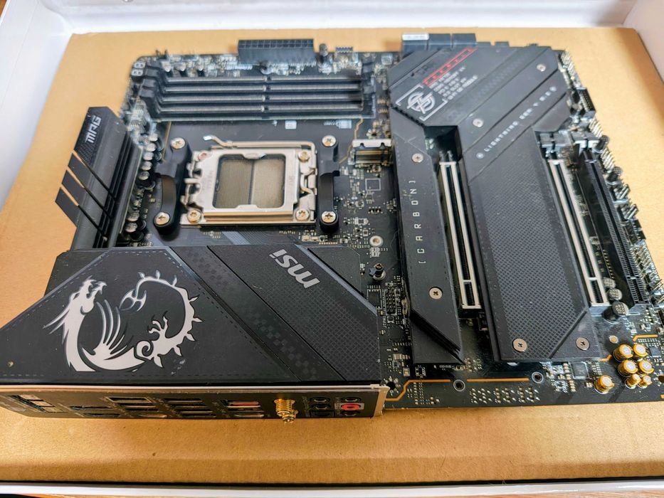 Материнська плата MSI X670E Carbon Wi-Fi  sAM5, AMD X670, 3хPCI-E 4хM2