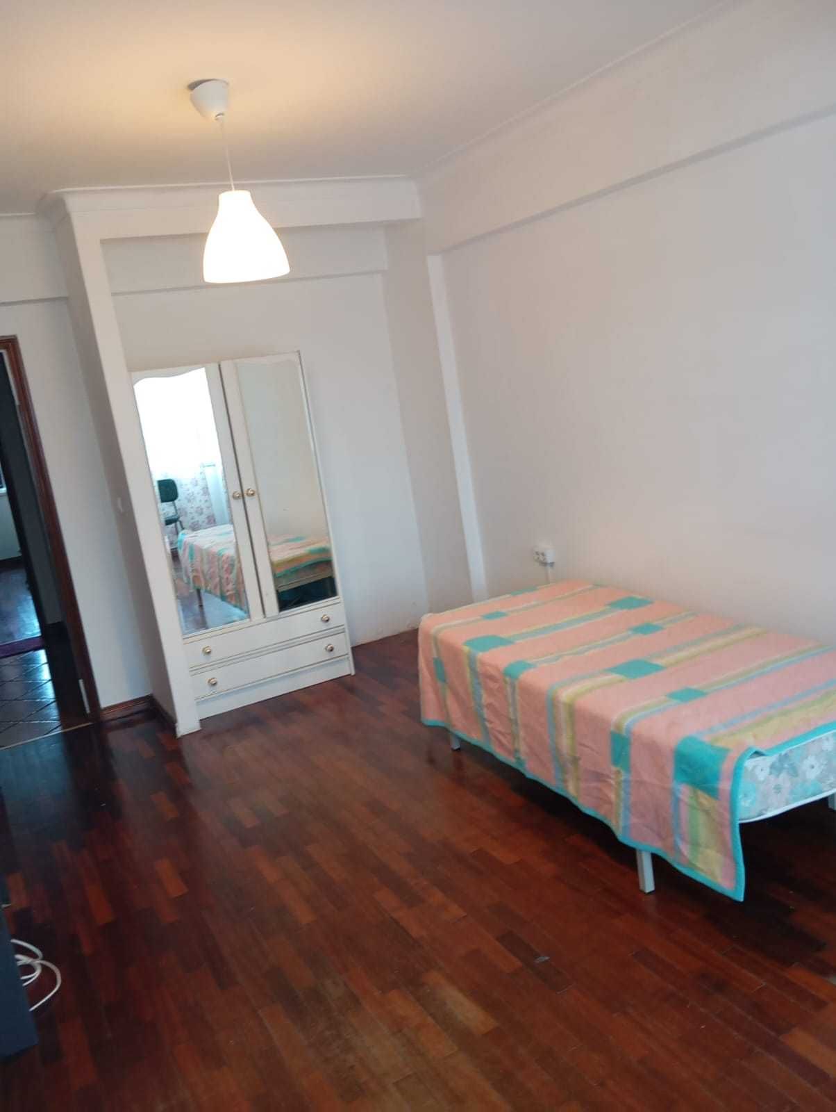 Quarto individual para senhora
