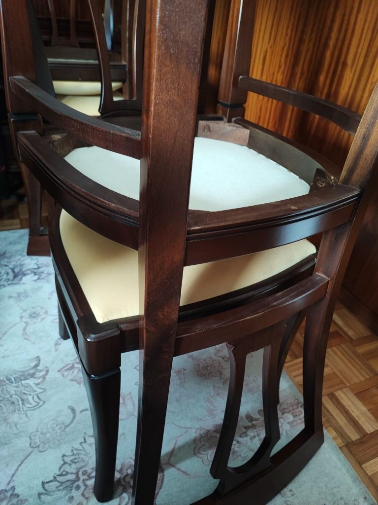 Conjunto de 6 cadeiras de madeira
