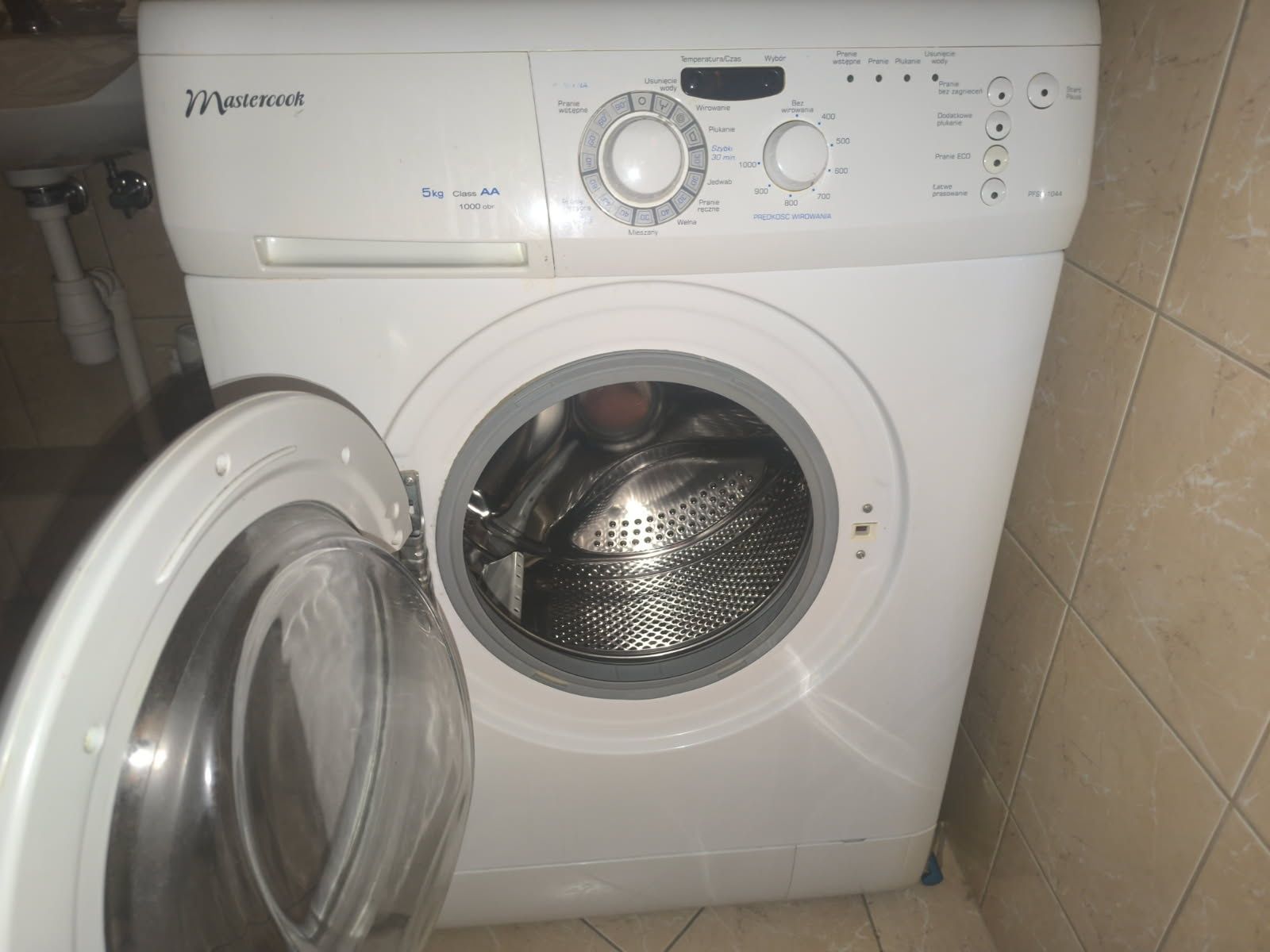 Sprzedam pralkę w bardzo dobrym stanie cena 600