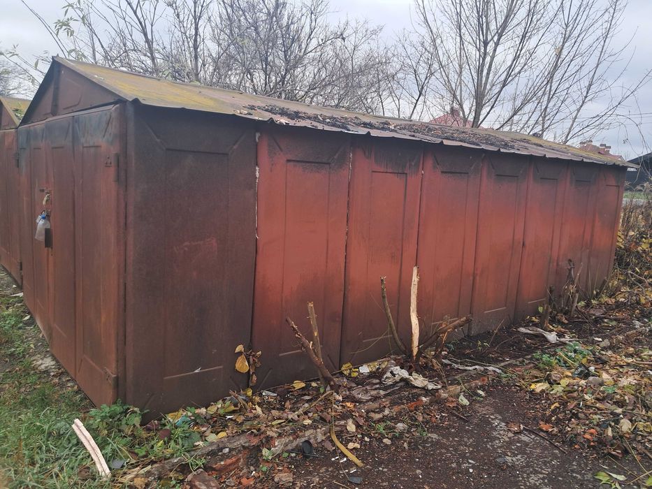 Продам  металевий  гараж  продам волговський гараж в гарному стані