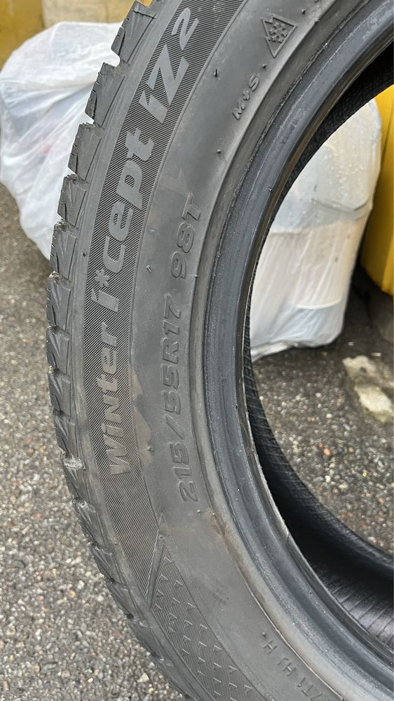 Шини зима 215/55r17 Hankook