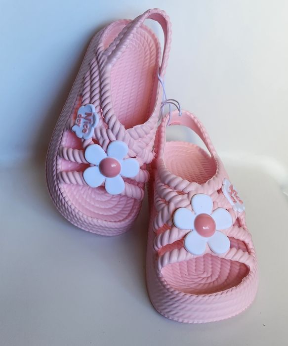 Sandalias menina nr 26 NOVAS