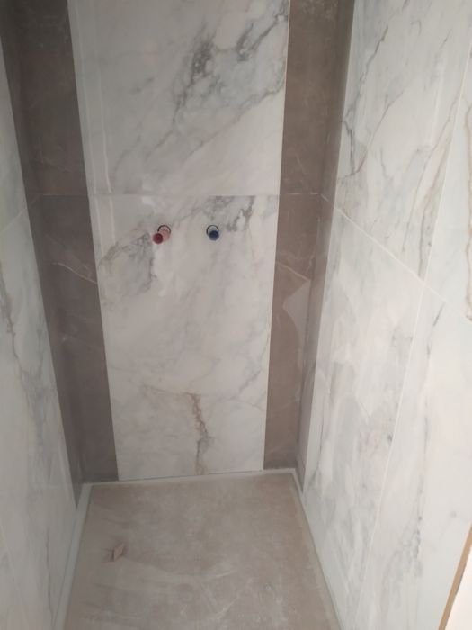 Плиточник,укладання плитки