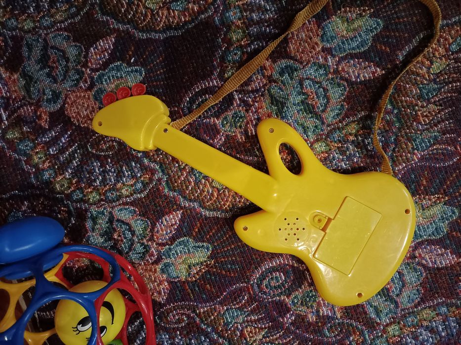 Продам детские игрушки .