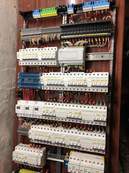 Сборка электро и щитов автоматики. Программирование логических реле