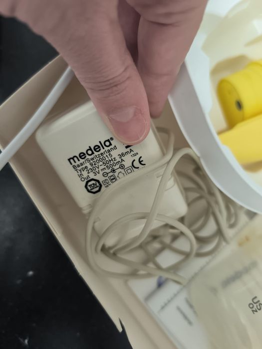 Laktator elektryczny medela mini electric odciągacz pokarmu na prąd