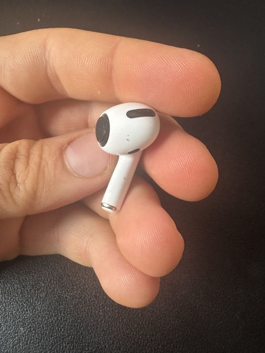 Jedna Słuchawka AirPods Pro (prawa)