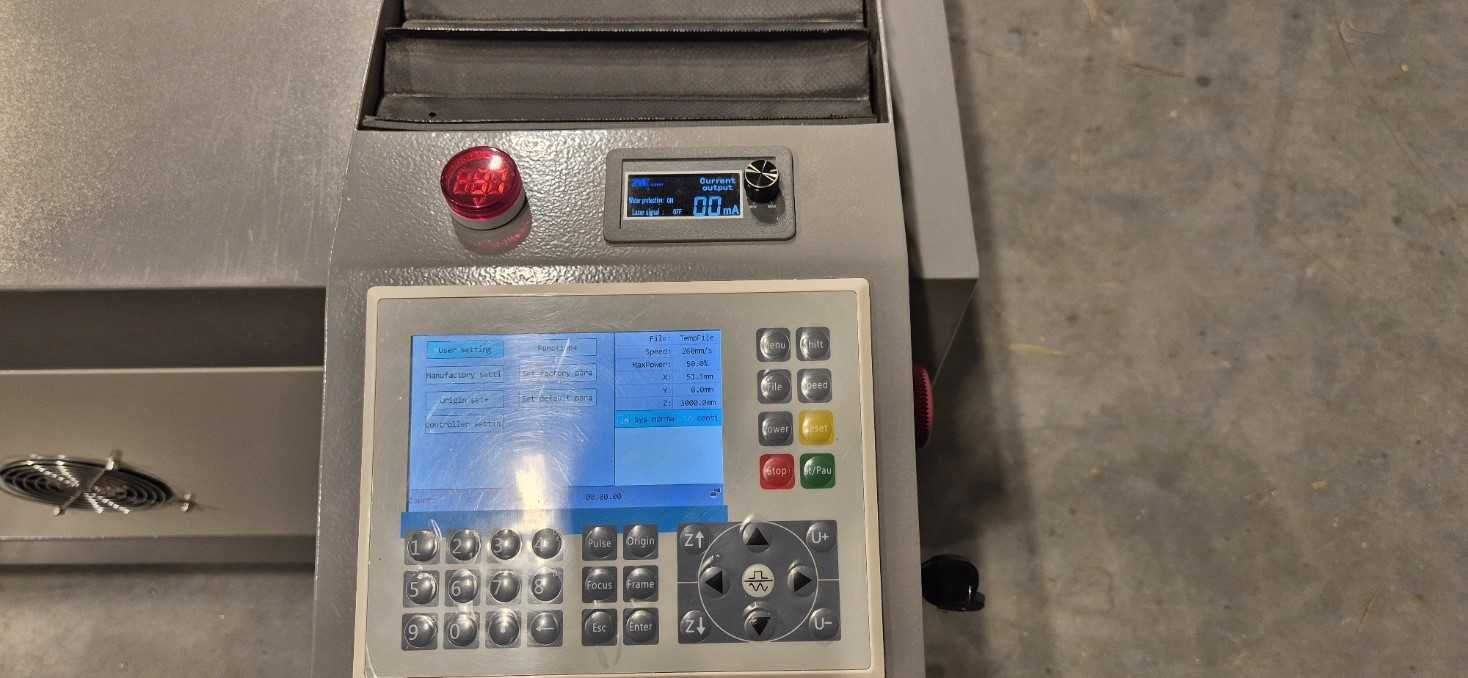 Ploter laserowy CO2 - praktycznie nowy
