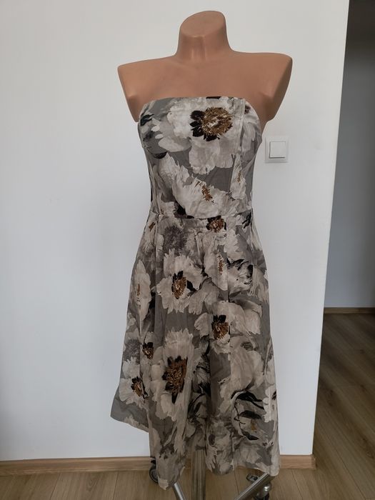 Damska sukienka rozkloszowana