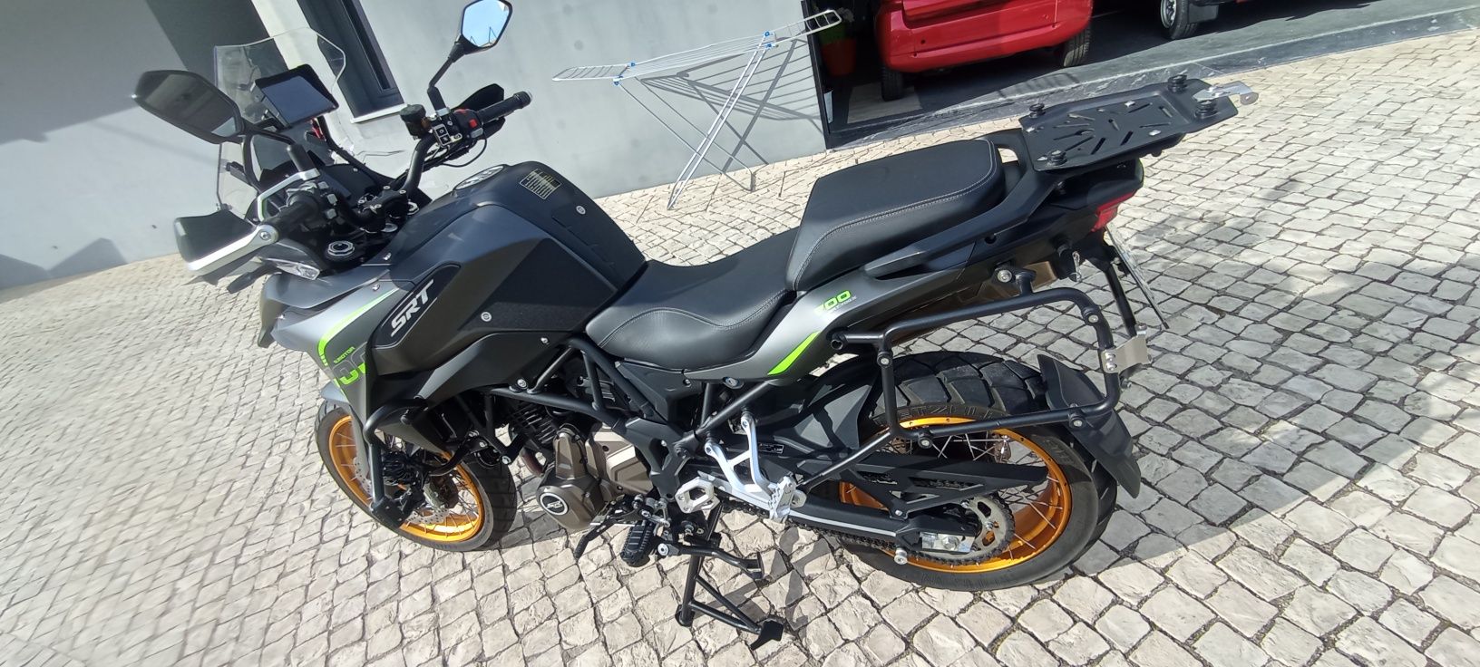 QJMotor SRT 700 x