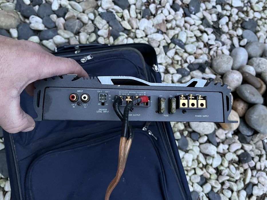 Amplificador Alpine V 12 MRV