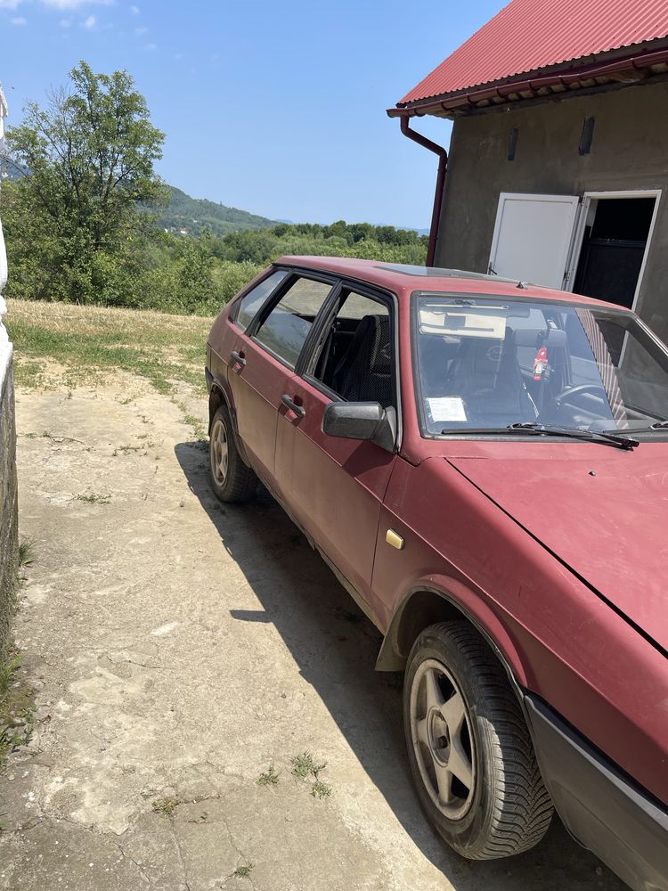 Авто працює добре недимить коробка працює добре сів поіхав